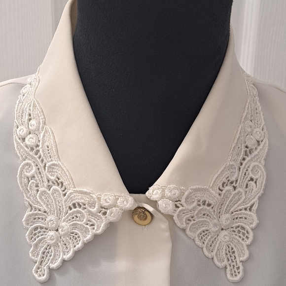 Vintage 80's Canda Cream Blouse With A Lace Collar - Picture 2 of 8